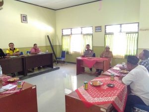 Menjelang Pilkades, Bhabinkamtibmas Polsek Wedung Menghadiri Penetapan Calon Kepala Desa Mutihwetan