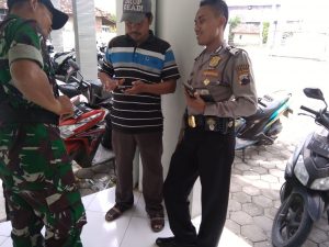 Bhabinkamtibmas Desa Ruwit Amankan Lelang Bondo Desa
