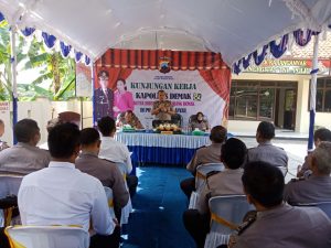 Kunjungi Polsek Karanganyar, Kapolres Ajak Anggota Bijak Dalam Bersosmed