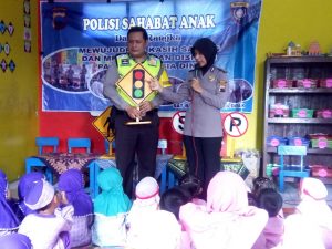 Polisi Sahabat Anak Tanamkan Disiplin Berlalu Lintas Sejak Dini