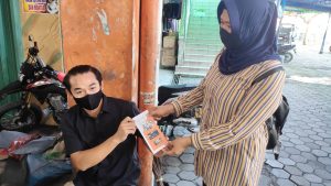 Sat Resnarkoba Demak Bagikan Brosur Bahaya Narkoba