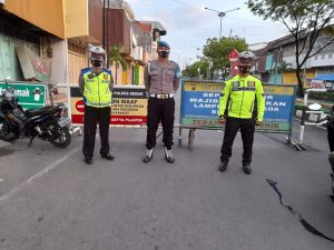 Polisi Tutup Jalan Akses Pusat Kota, Cegah Penyebaran Covid-19