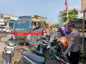 Bersama Kominfo Demak, Satbinmas Woro Woro Keluar Masuk Kampung Sosialisasi Pencegahan Covid 19