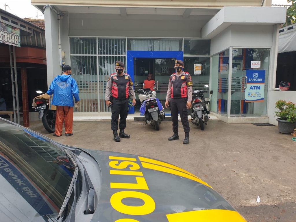 Cegah Tindak Kejahatan, Anggota Sabhara Laksanakan Patroli Dialogis Bank BRI