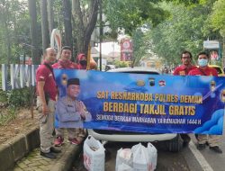 Sat Reserse Narkoba Polres Demak Berbagi Takjil di Bulan Ramadhan