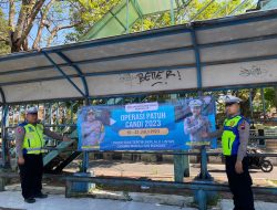 Sosialisasikan Ops Patuh Candi 2023, Sat Lantas Polres Demak Lakukan Pemasangan Spanduk