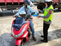Tidak Ada Hari Libur, Personil Satlantas Polres Demak Memberikan Sosialisasi Ops Patuh