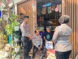 Peduli Kasih, Satlantas Polres Demak Beri Bantuan Kepada Korban Laka Lantas