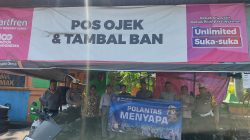 Satlantas Polres Demak Bagikan Nasi Kotak Sambil Sosialisasi Tertib Lalu Lintas