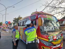 Satlantas Polres Demak Ajak Masyarakat Kibarkan Bendera Merah Putih Dalam Rangka HUT RI ke-80