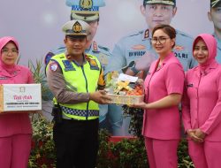 Bersama Bhayangkari, Kapolres Demak Beri Dukungan Moril Personel Pengamanan Nataru