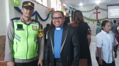 Polsek Karangtengah Polres Demak Laksanakan Pengamanan ibadah Natal 2025.